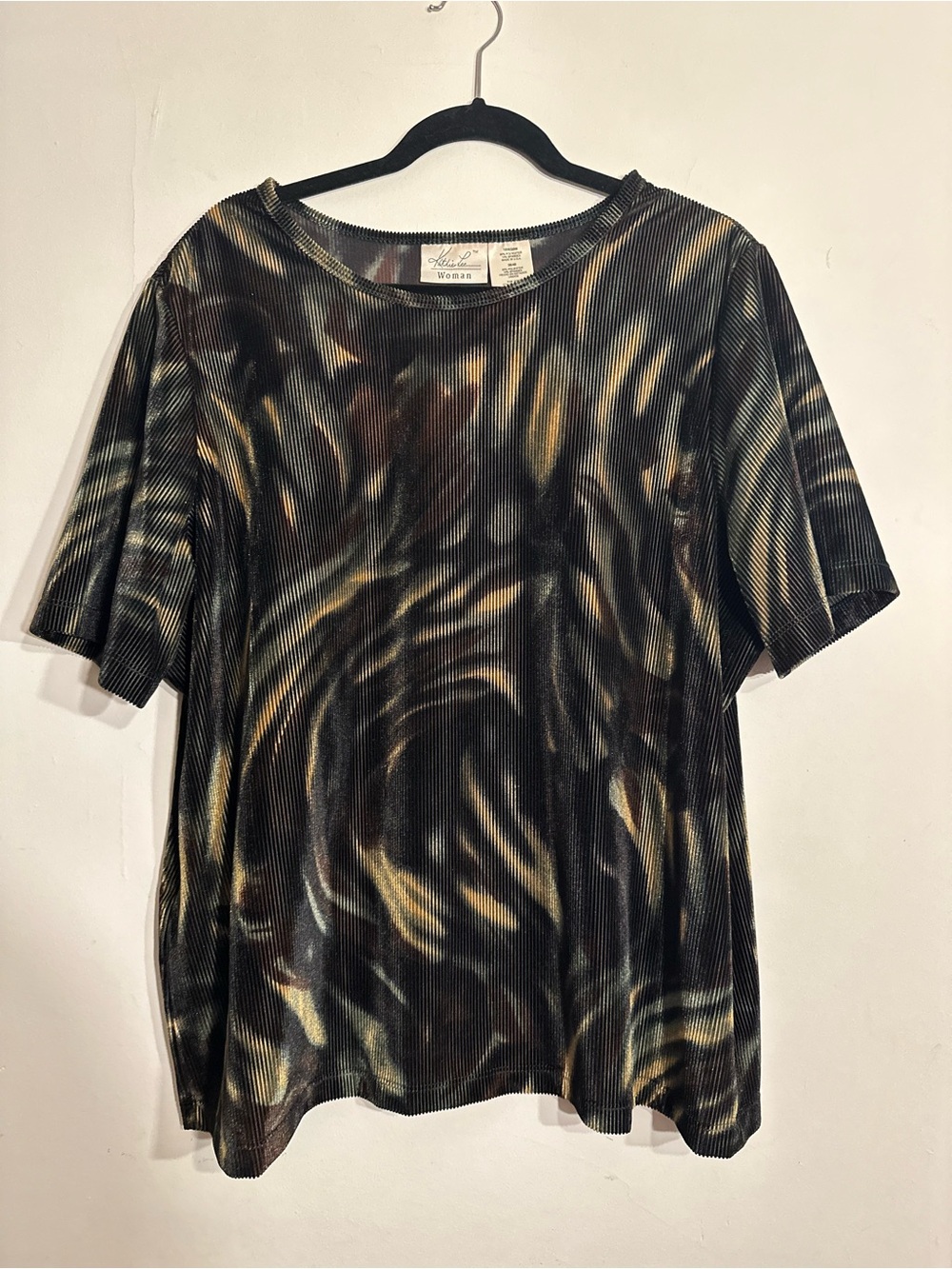 Kathie Lee Collection Black and Gold Swirl Short Sleeve Top